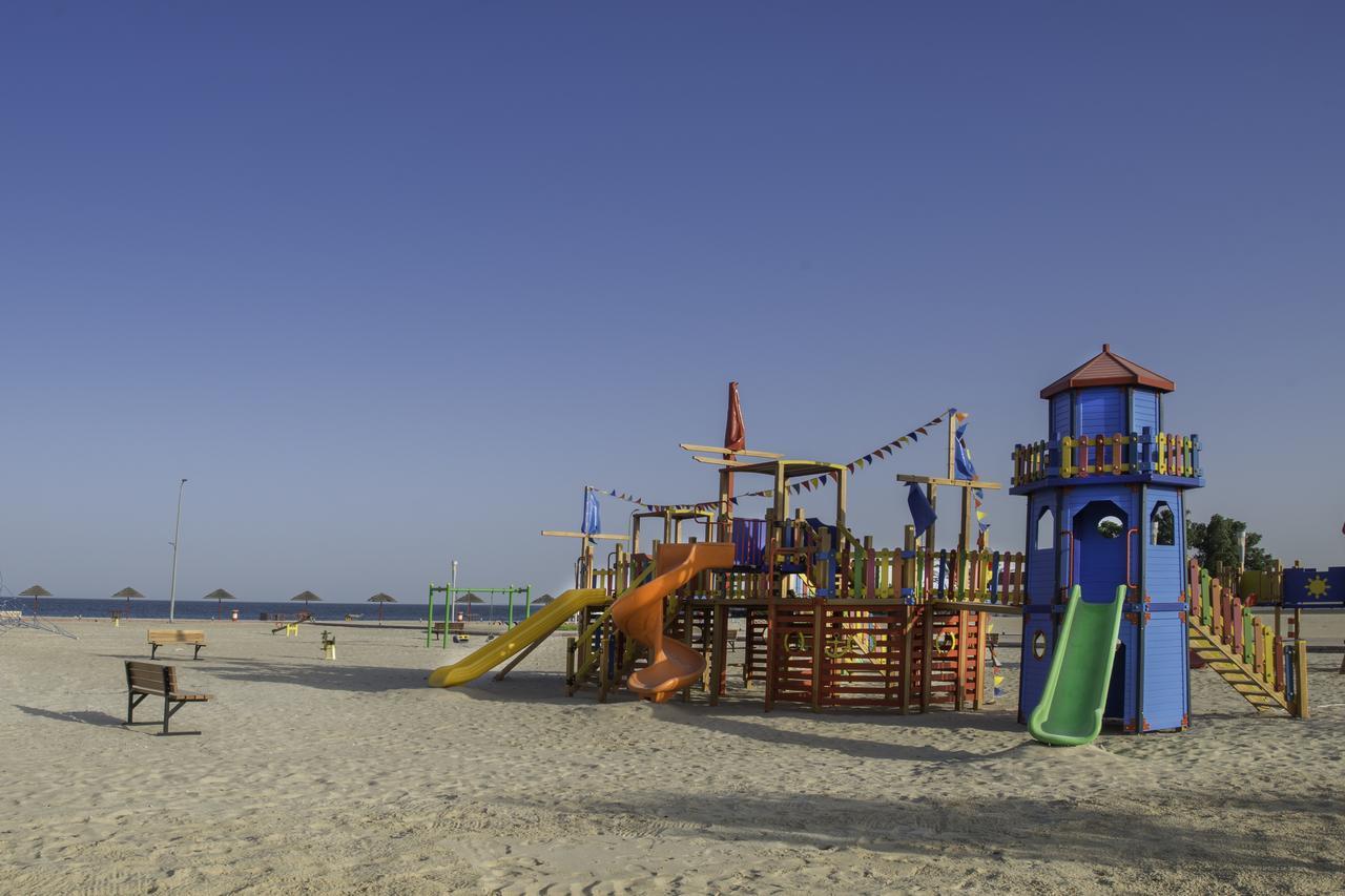 Radisson Blu Resort, Al Khobar Bahía de la Media Luna Exterior foto Playground on the beach