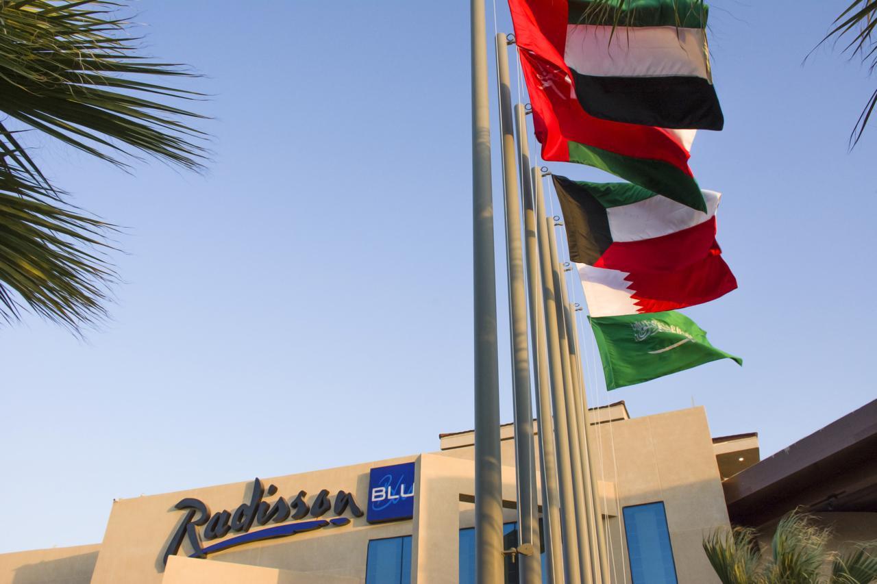 Radisson Blu Resort, Al Khobar Bahía de la Media Luna Exterior foto Flags of the six Gulf Cooperation Council nations at a hotel in the United Arab Emirates