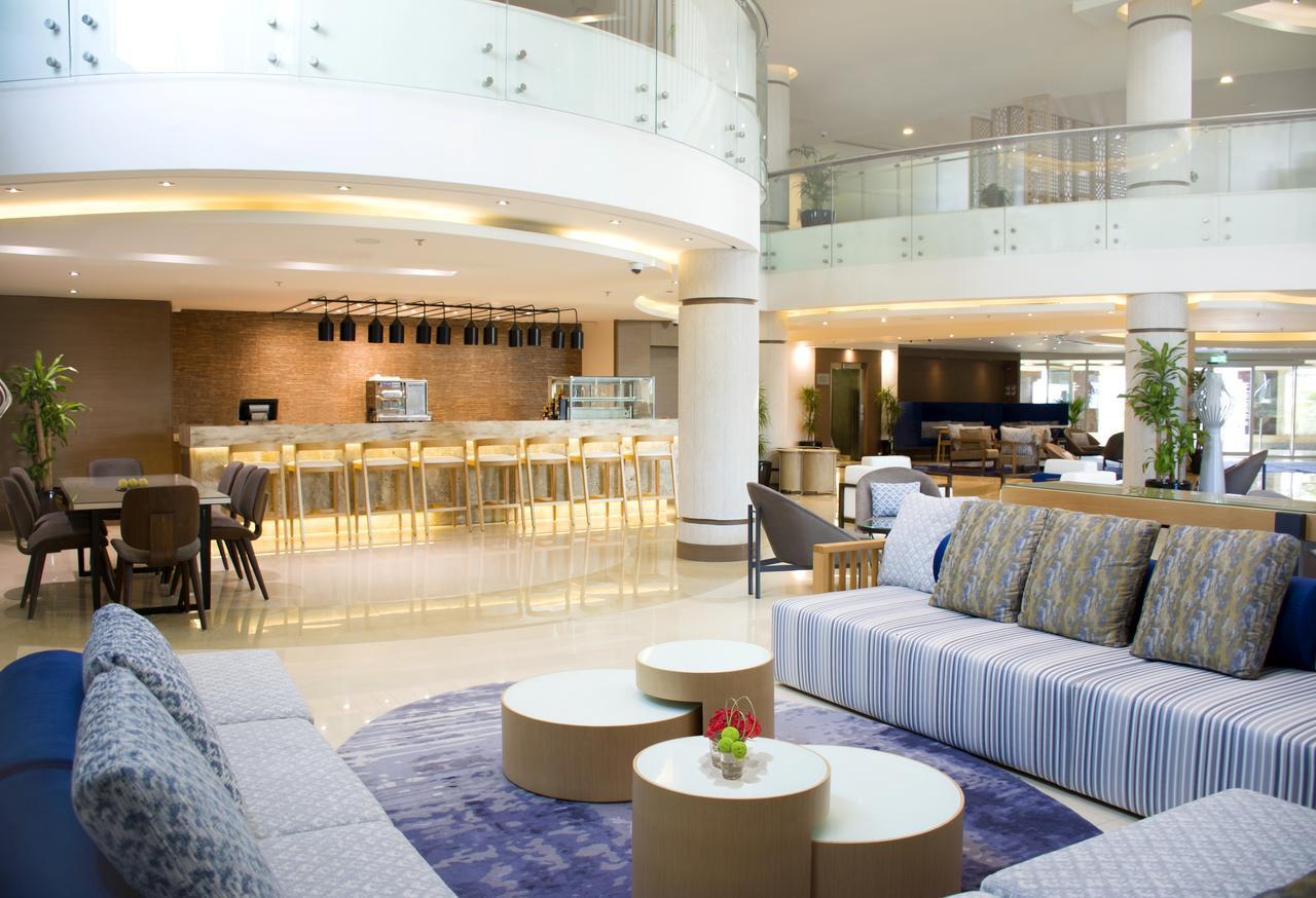 Radisson Blu Resort, Al Khobar Bahía de la Media Luna Exterior foto The lobby of the hotel