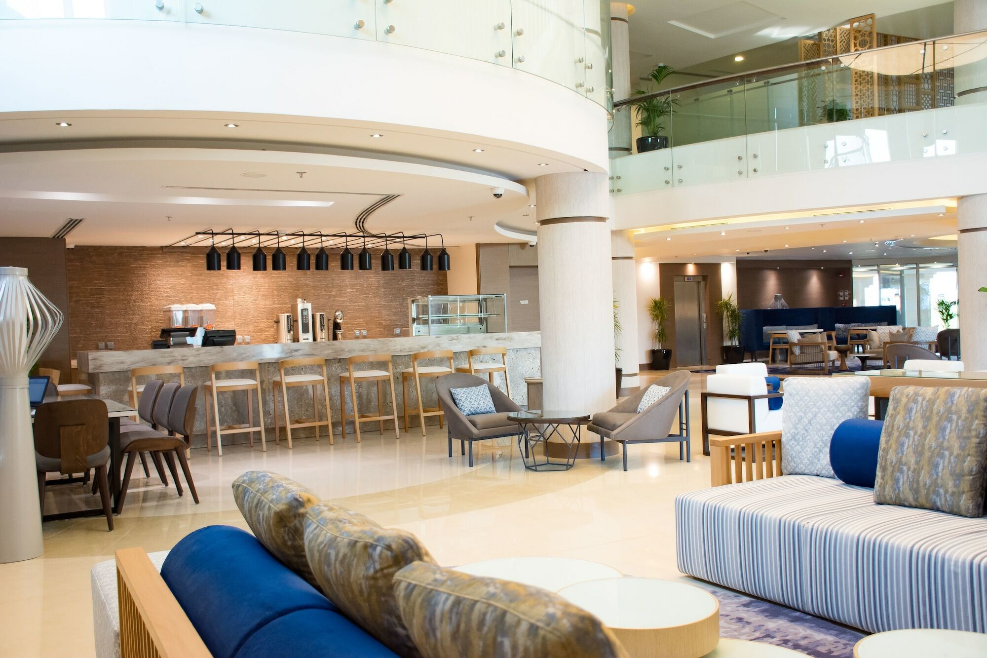 Radisson Blu Resort, Al Khobar Bahía de la Media Luna Exterior foto The lounge at the airport