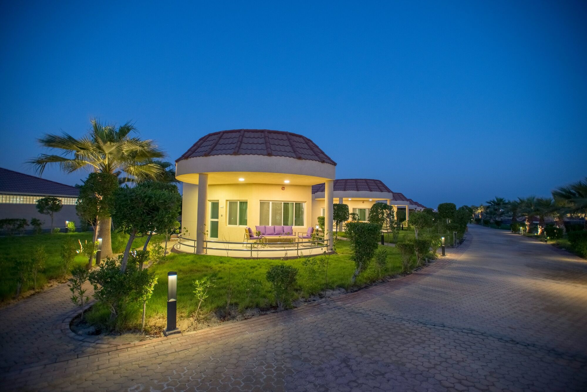 Radisson Blu Resort, Al Khobar Bahía de la Media Luna Exterior foto The resort at night
