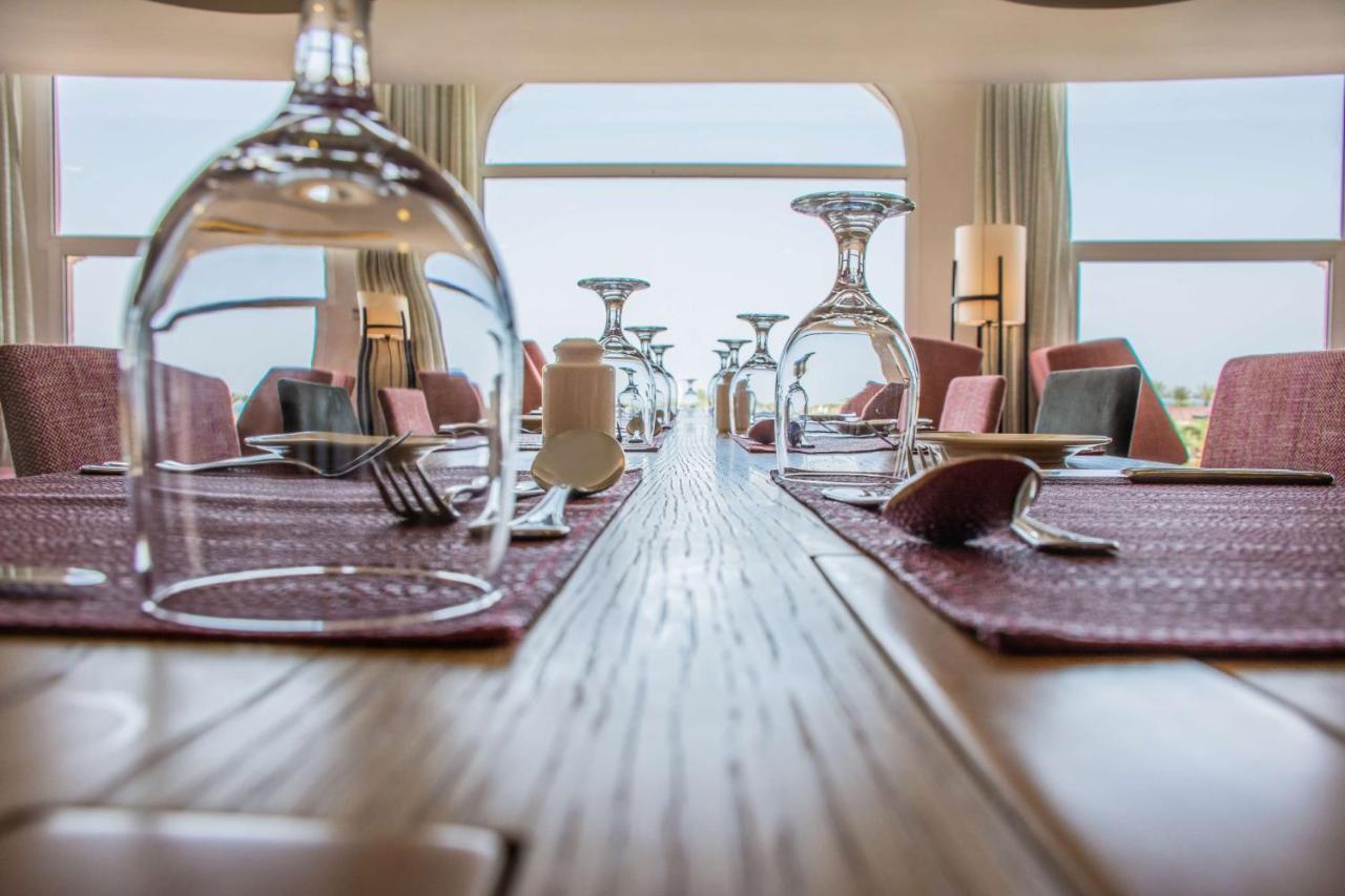Radisson Blu Resort, Al Khobar Bahía de la Media Luna Exterior foto Restaurant
