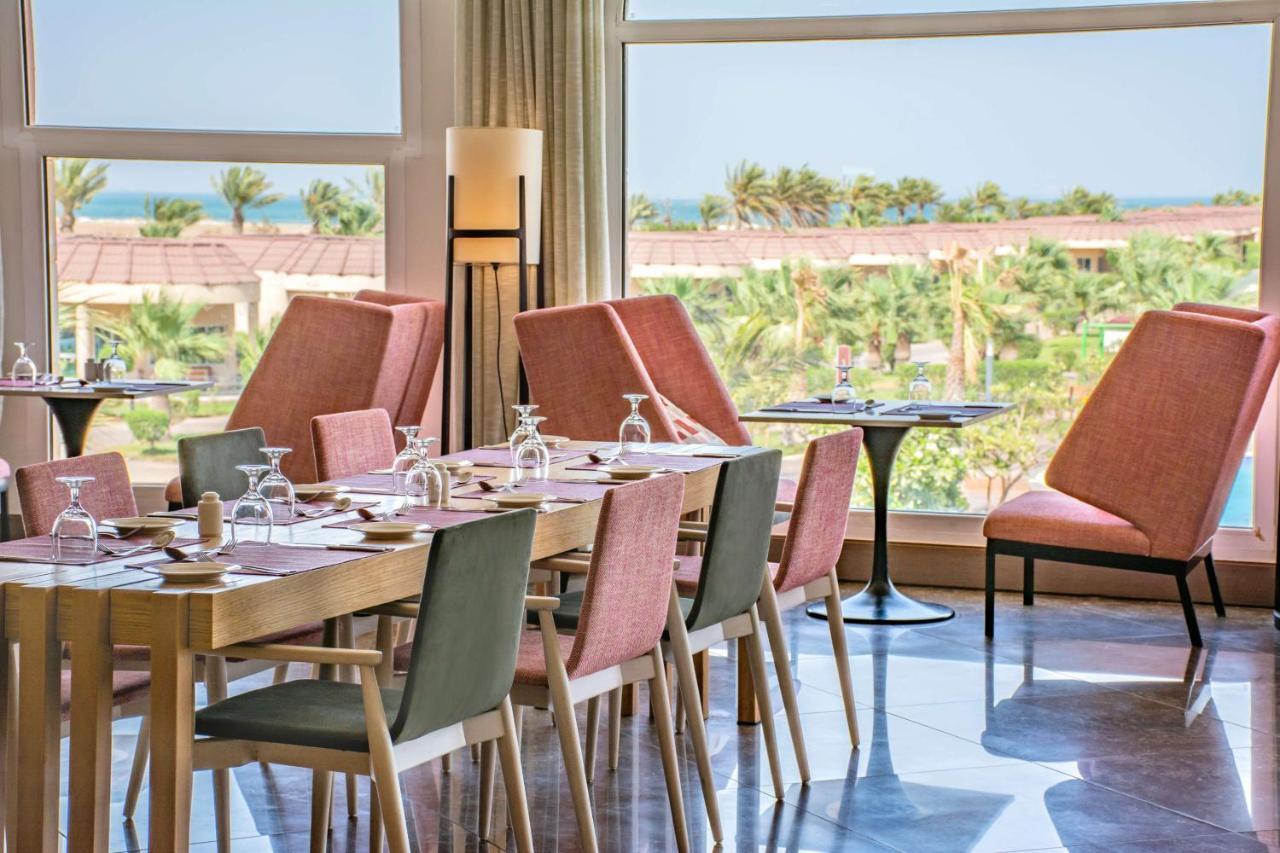 Radisson Blu Resort, Al Khobar Bahía de la Media Luna Exterior foto The restaurant