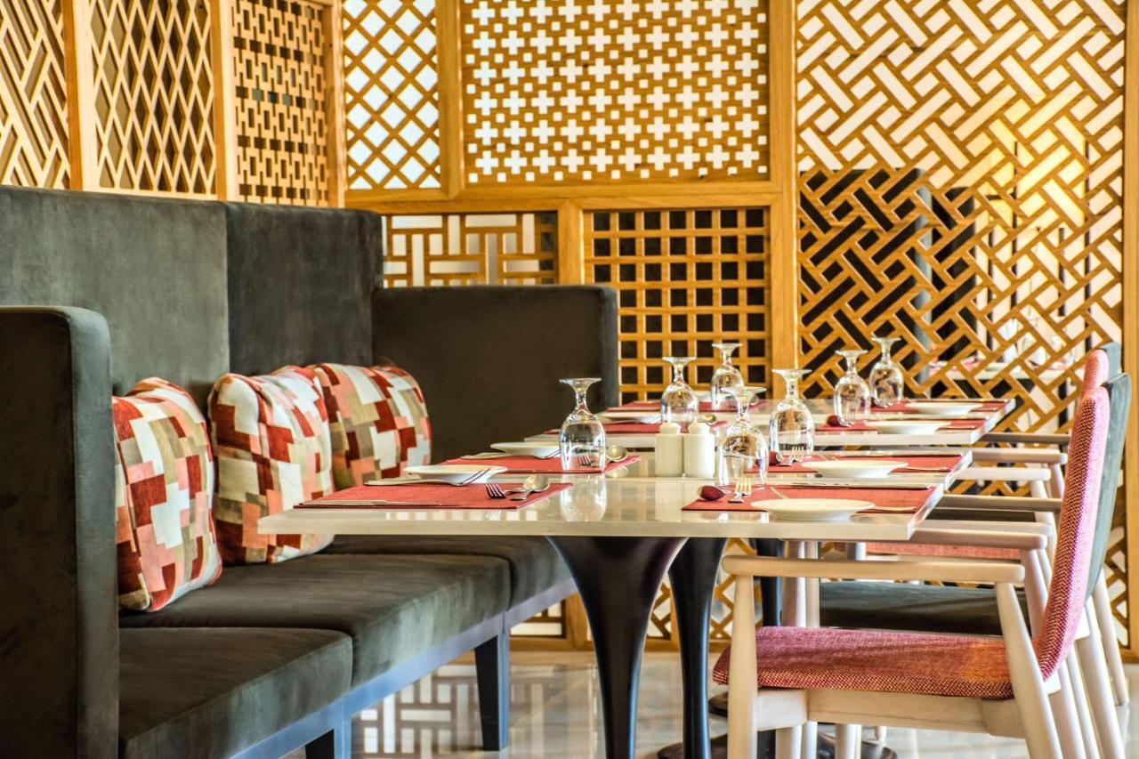 Radisson Blu Resort, Al Khobar Bahía de la Media Luna Exterior foto Restaurant interior