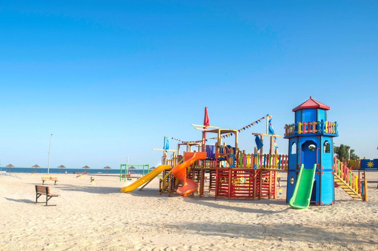Radisson Blu Resort, Al Khobar Bahía de la Media Luna Exterior foto Playground on the beach